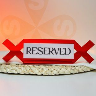 Табличка Reserved з напівпрозорого червоного акрилу для бронювання столиків T75 фото