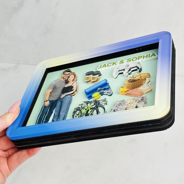 Іменна 3D фоторамка з індивідуальним персонажем, створеним по фото. Персоналізований подарунок для ПАРИ. Сувенір з фото F45.18 фото