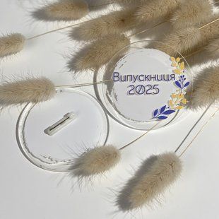 Святкові іменні бейджики на шпильці для школярів та випускників з індивідуальним дизайном. 6 см B18 фото