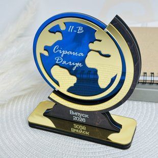 Нагорода у формі глобусу для випускників з напівпрозорого акрилу та фанери з персоналізацією G282 фото